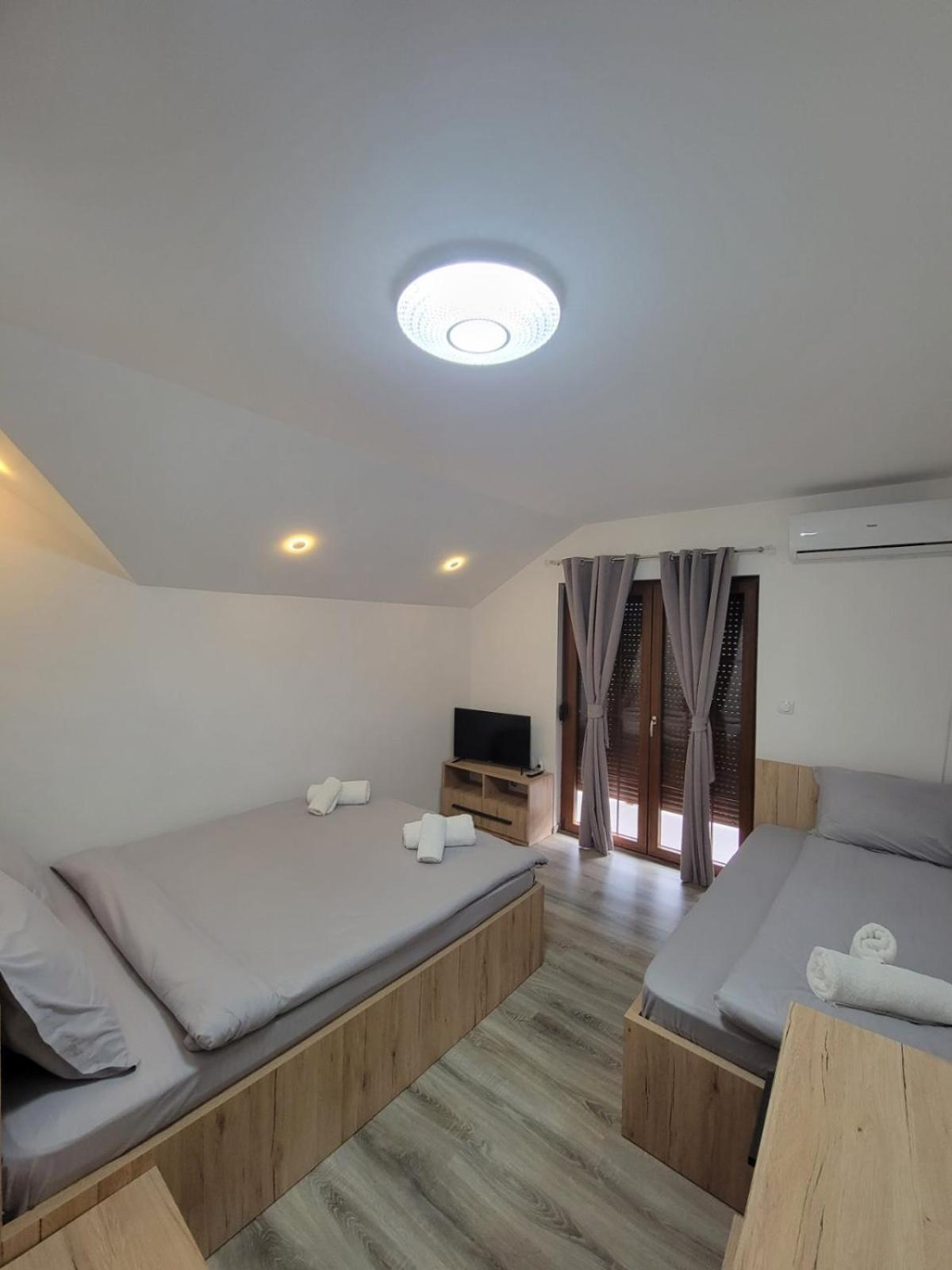 Eleon Motel ブレゾヴィツェ エクステリア 写真