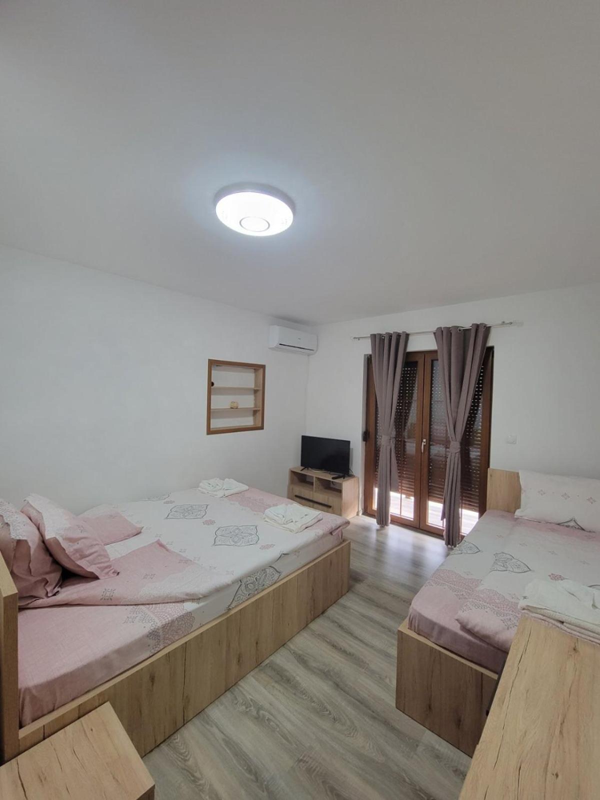 Eleon Motel ブレゾヴィツェ エクステリア 写真