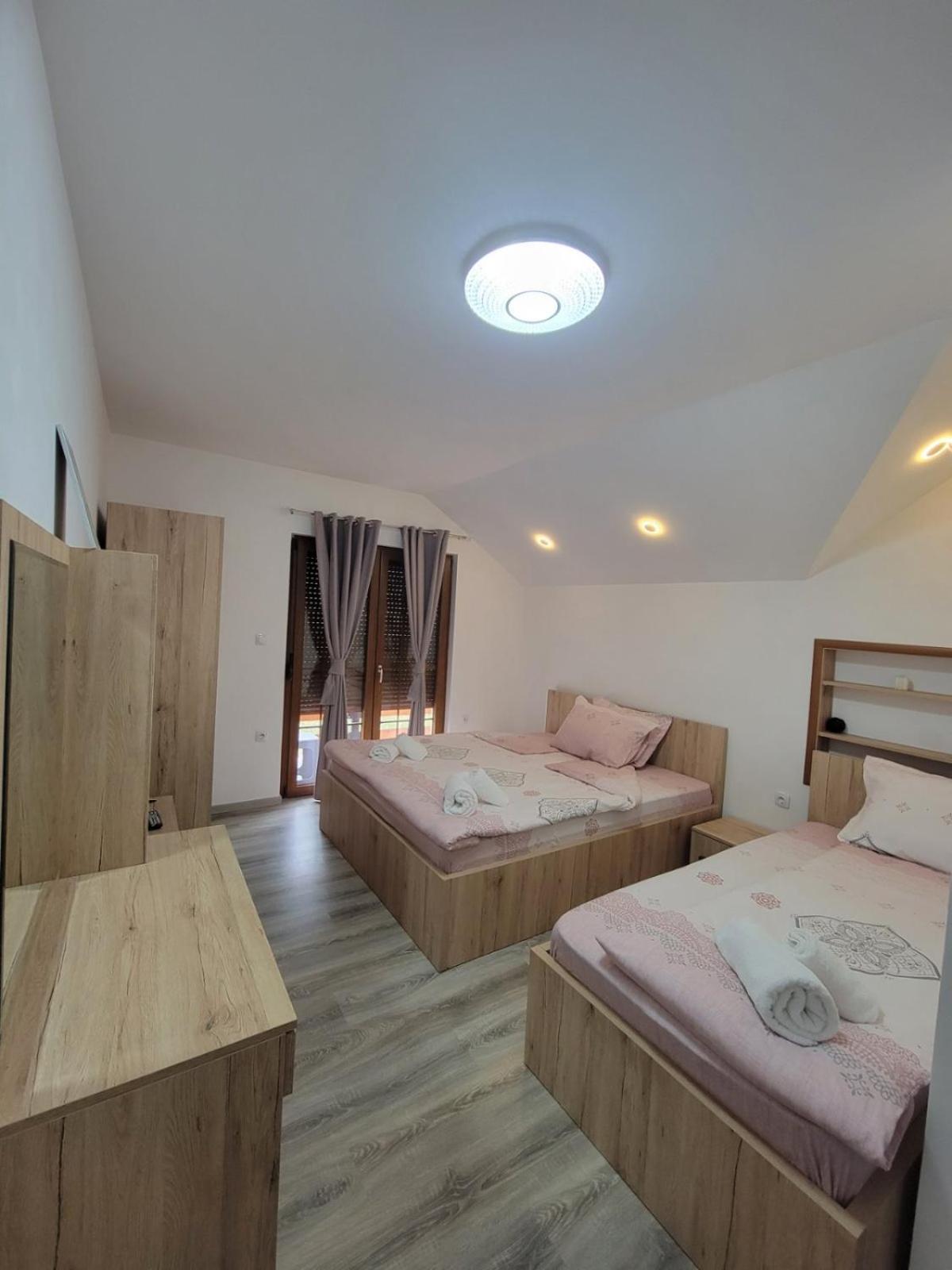 Eleon Motel ブレゾヴィツェ エクステリア 写真